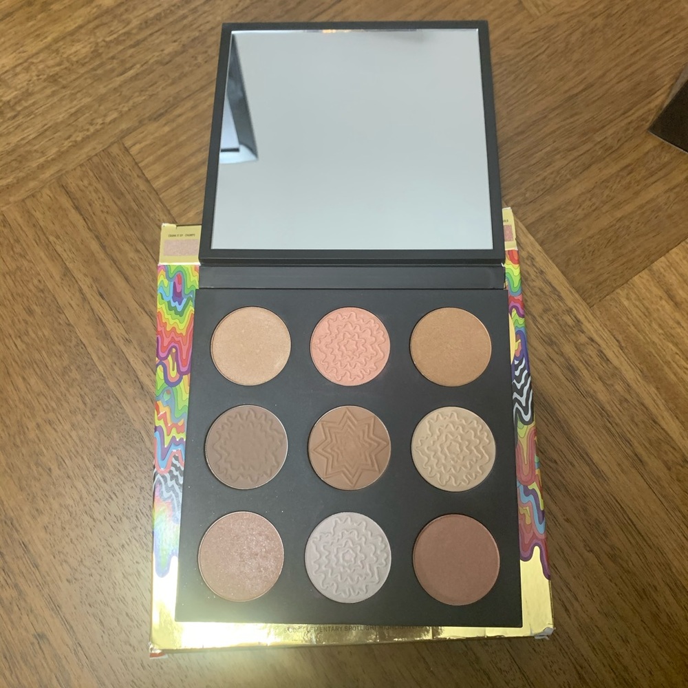 Smahbox highlight and contour pallet